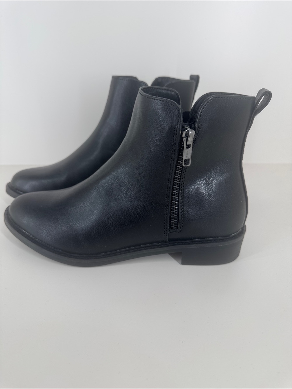Universal Thread booties